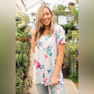 NWT Heimish Gray Floral Short Sleeve Top size Medium